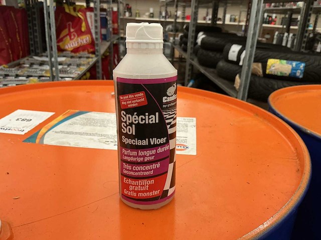 Geconcentreerd reiniger voor sterk vervuilde vloeren - afbeelding 1 van  2