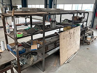 Geconstrueerd metalen rek met inhoud - afbeelding 4 van  10