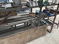 Geconstrueerd metalen rek met inhoud - afbeelding 10 van  10