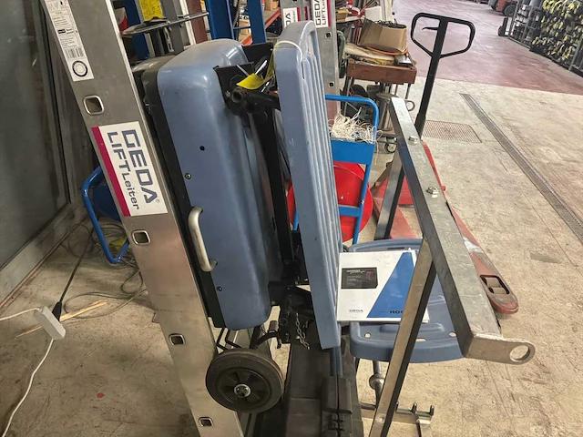 Geda accu ladderlift ladderlift incl. accu +extra accu + zonnepaneelrek - afbeelding 6 van  6