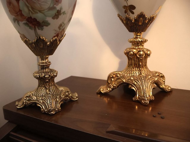 Gedecoreerdde porseleinvaas (x2) - afbeelding 4 van  5