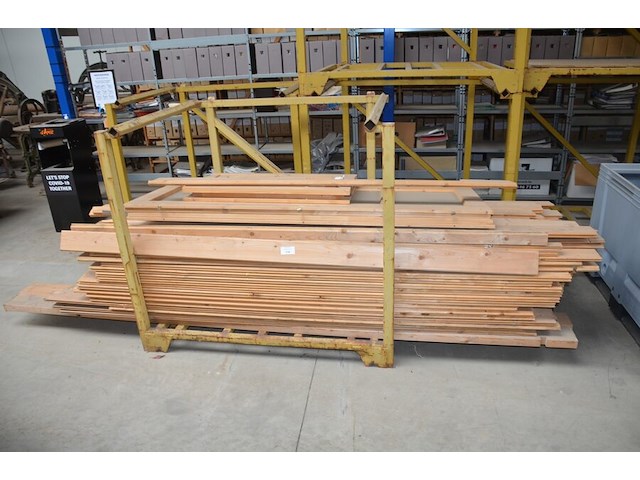 Gedemonteerd grenen tuinhuis (lot grenen planken) - afbeelding 1 van  6