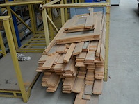Gedemonteerd grenen tuinhuis (lot grenen planken) - afbeelding 2 van  6