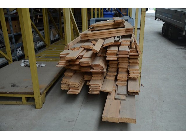 Gedemonteerd grenen tuinhuis (lot grenen planken) - afbeelding 3 van  6