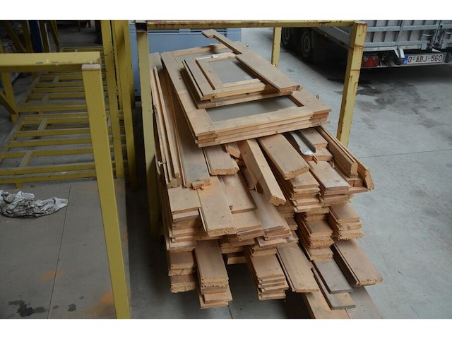 Gedemonteerd grenen tuinhuis (lot grenen planken) - afbeelding 4 van  6