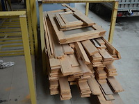 Gedemonteerd grenen tuinhuis (lot grenen planken) - afbeelding 4 van  6