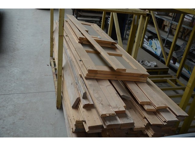 Gedemonteerd grenen tuinhuis (lot grenen planken) - afbeelding 6 van  6
