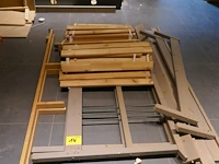 Gedemonteerd houten kinderbed + reeks lattenbodems