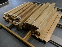Gedemonteerd houten kinderbed + reeks lattenbodems - afbeelding 2 van  3