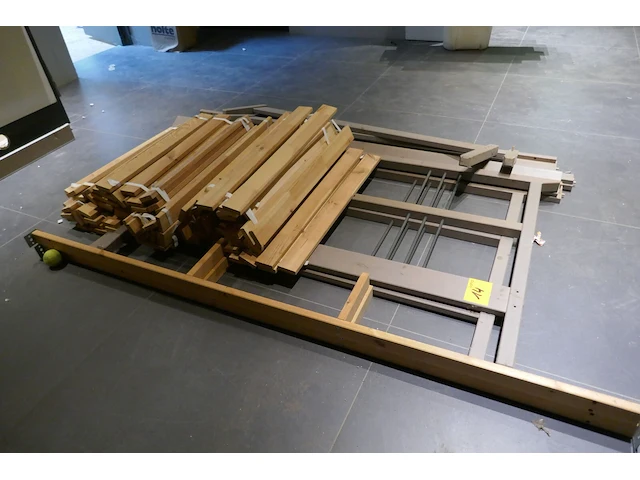 Gedemonteerd houten kinderbed + reeks lattenbodems - afbeelding 3 van  3