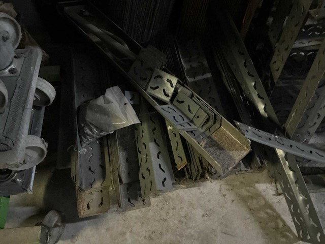 Gedemonteerd rek - afbeelding 2 van  3