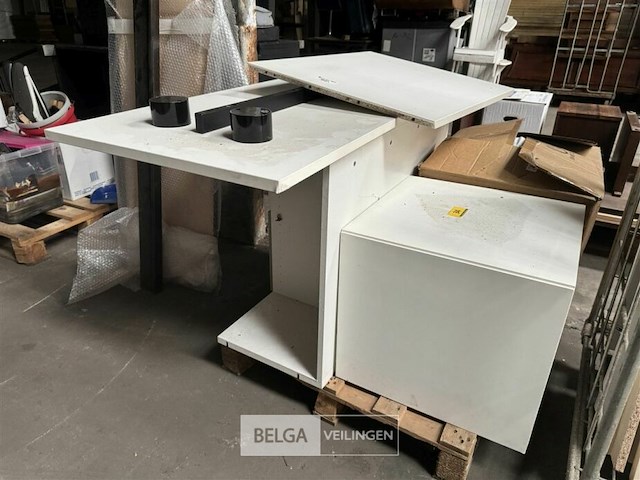 Gedemonteerde bureau - afbeelding 1 van  4