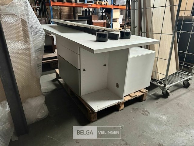 Gedemonteerde bureau - afbeelding 3 van  4