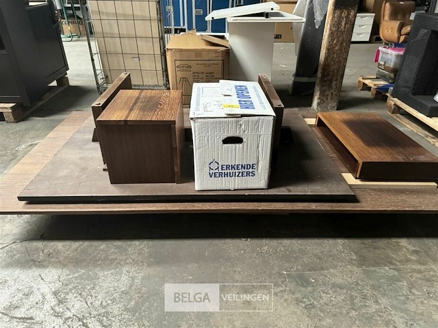 Gedemonteerde bureau - afbeelding 1 van  4