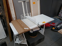 Gedemonteerde bureautafels - afbeelding 1 van  4