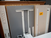 Gedemonteerde bureautafels - afbeelding 2 van  4