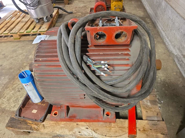 Gedemonteerde elektromotor no name - afbeelding 3 van  3