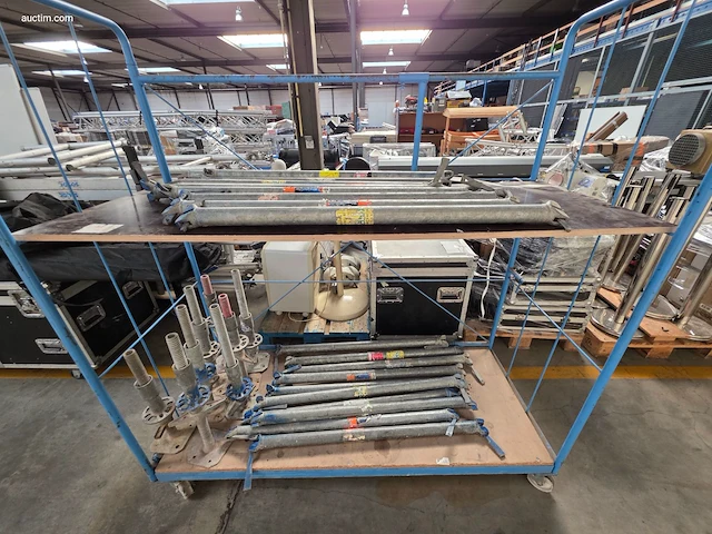 Gedemonteerde gevelsteiger scafom, altrad, assco - afbeelding 2 van  13