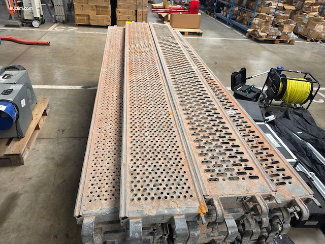 Gedemonteerde gevelsteiger scafom, altrad, assco - afbeelding 8 van  13
