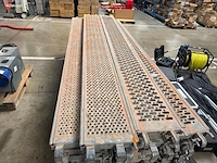Gedemonteerde gevelsteiger scafom, altrad, assco - afbeelding 8 van  13