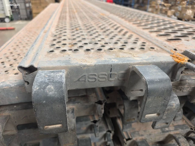 Gedemonteerde gevelsteiger scafom, altrad, assco - afbeelding 11 van  13