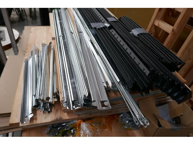 Gedemonteerde houten opbergrekken - afbeelding 5 van  5