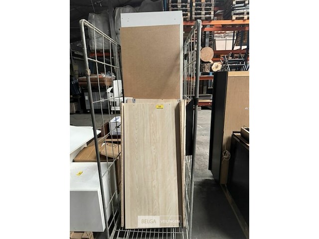 Gedemonteerde kledingkast - afbeelding 1 van  3