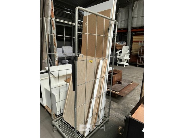 Gedemonteerde kledingkast - afbeelding 2 van  3