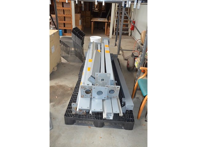 Gedemonteerde metalen carport afm. 6,30m x 4,30m hoogte 2,50m - afbeelding 6 van  16