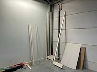 Gedemonteerde onderdelen van winkelstelling - afbeelding 3 van  4