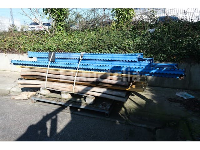 Gedemonteerde palletrekken - afbeelding 1 van  7