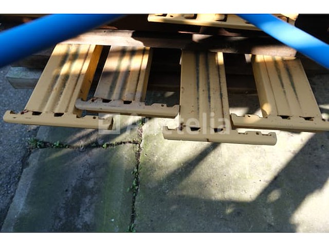 Gedemonteerde palletrekken - afbeelding 6 van  7