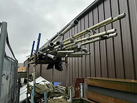 Gedemonteerde reclamebanners en profielen - afbeelding 1 van  2