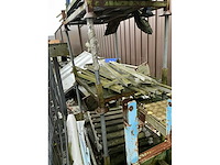 Gedemonteerde reclamebanners en profielen - afbeelding 2 van  2