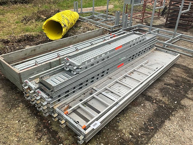 Gedemonteerde steigerstelling - afbeelding 1 van  15