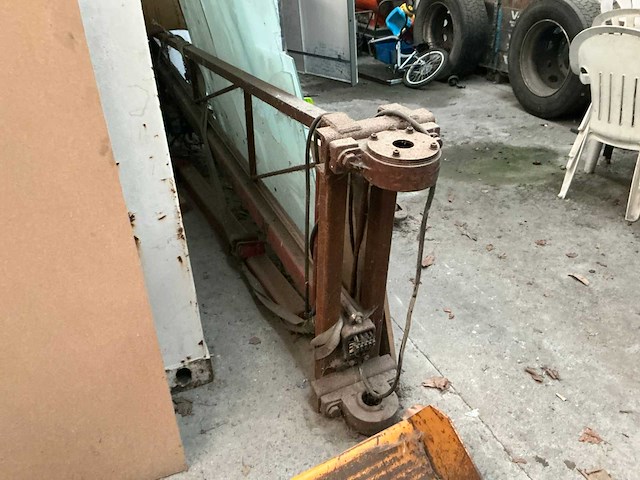 Gedemonteerde zwenkarmkraan - afbeelding 1 van  3