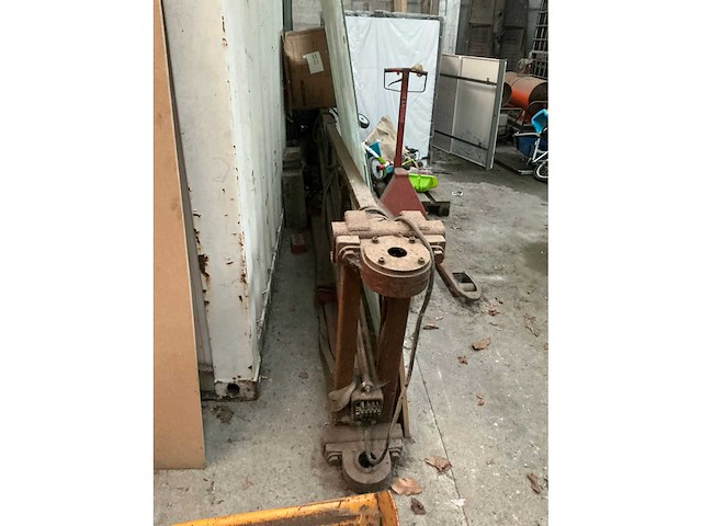 Gedemonteerde zwenkarmkraan - afbeelding 2 van  3