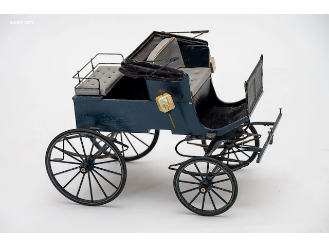 Gedetailleerd schaalmodel phaeton (schaal 1:10) - afbeelding 1 van  9
