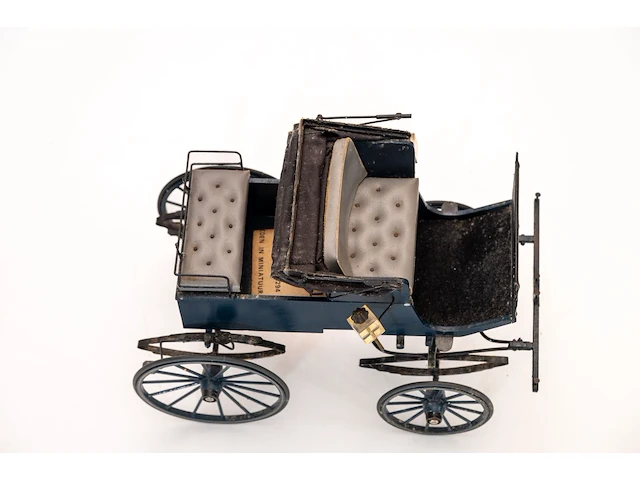 Gedetailleerd schaalmodel phaeton (schaal 1:10) - afbeelding 3 van  9