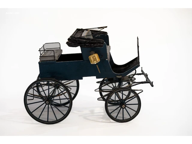 Gedetailleerd schaalmodel phaeton (schaal 1:10) - afbeelding 4 van  9