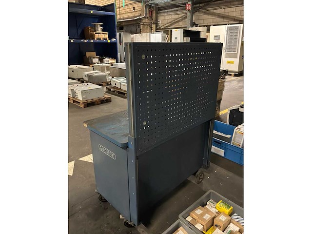 Gedore mobiele werkbank met achterwand - afbeelding 4 van  8