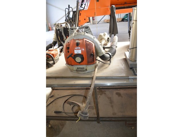 Gedragen bladblazer stihil op benzinemotor br600 (defect), bosmaaier stihl op benzinemotor (defect) - afbeelding 1 van  9