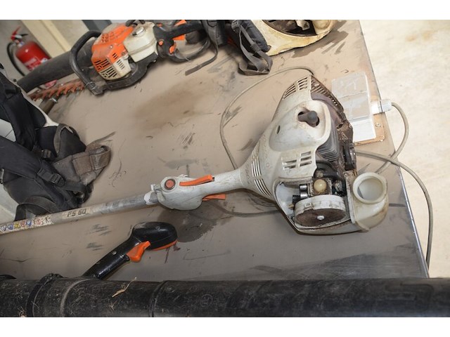 Gedragen bladblazer stihil op benzinemotor br600 (defect), bosmaaier stihl op benzinemotor (defect) - afbeelding 8 van  9