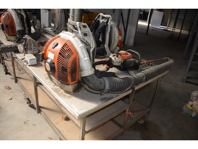 Gedragen bladblazer stihl op benzinemotor (defect) br600, heggeschaar stihl op benzinemotor (defect) - afbeelding 1 van  10