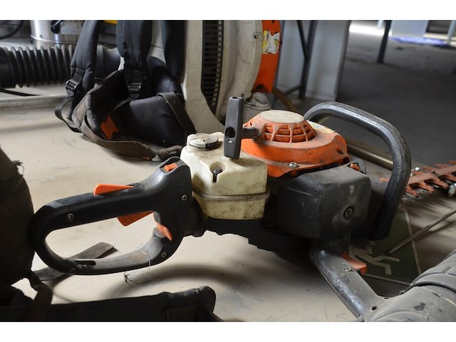 Gedragen bladblazer stihl op benzinemotor (defect) br600, heggeschaar stihl op benzinemotor (defect) - afbeelding 3 van  10