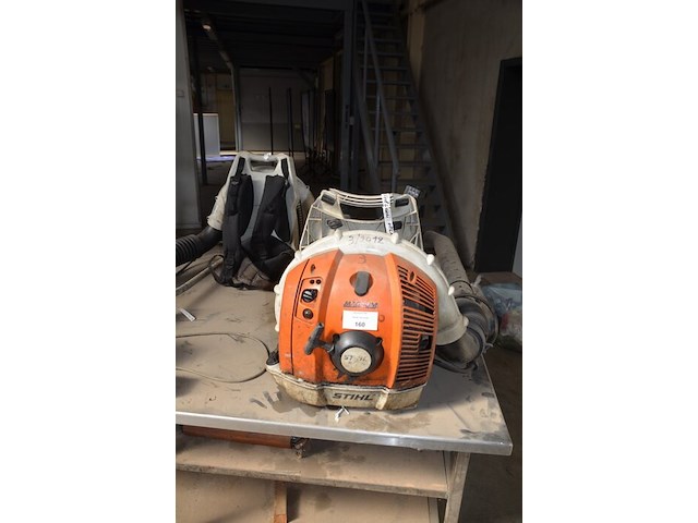 Gedragen bladblazer stihl op benzinemotor (defect) br600, heggeschaar stihl op benzinemotor (defect) - afbeelding 4 van  10