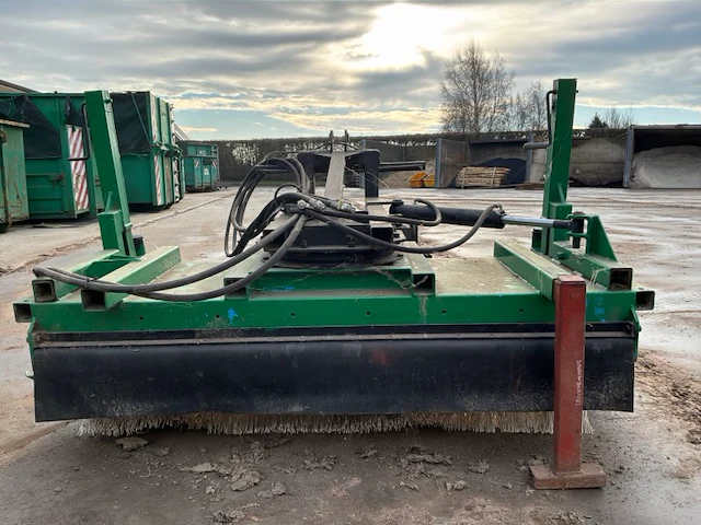 Gedragen veegmachine - afbeelding 14 van  17