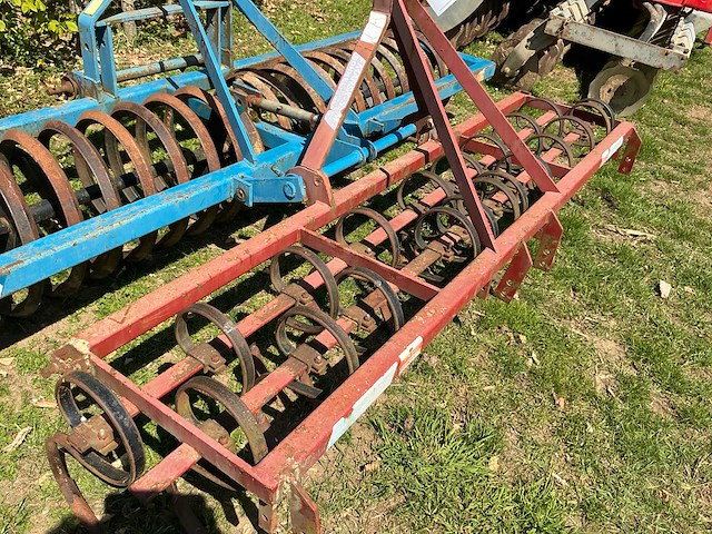 Gedragen vorenpakker met cultivator - afbeelding 5 van  5