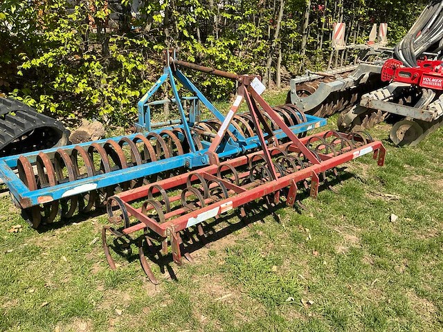 Gedragen vorenpakker met cultivator - afbeelding 2 van  4