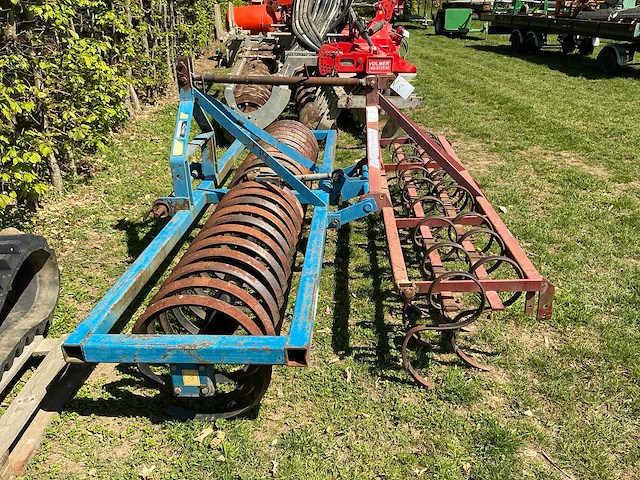 Gedragen vorenpakker met cultivator - afbeelding 3 van  4